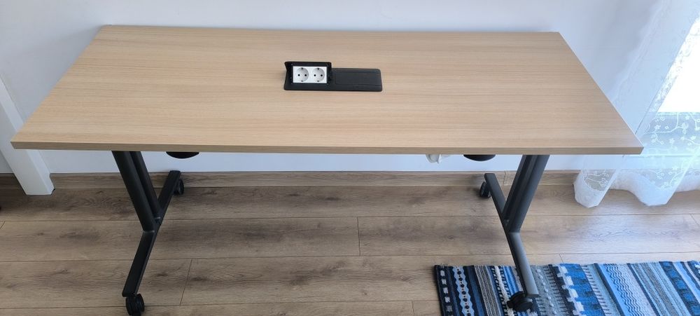 Професионално офис бюро 150x90 с вградена двойна Pop-up розетка Legrand