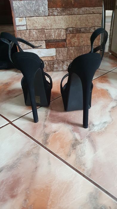 Sandale cu toc si platforma