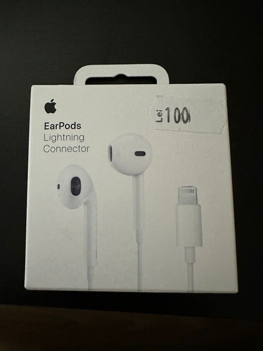 Apple EarPods Lightning Connector.