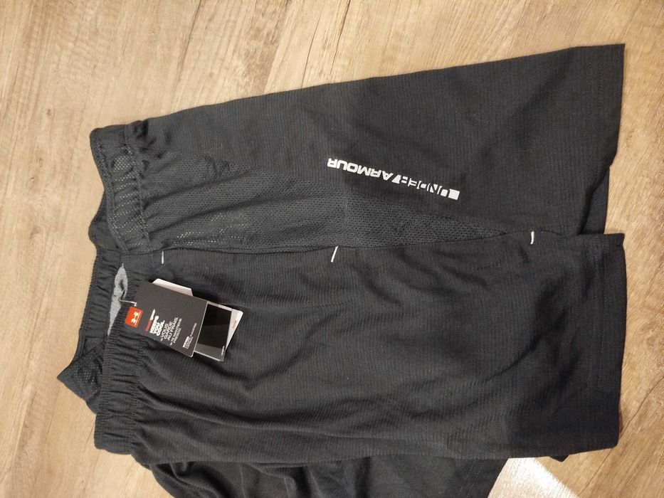 къси гащи- шорти- Under Armour -XL