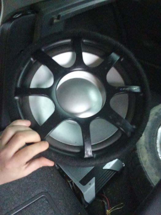 Vând subwoofer auto