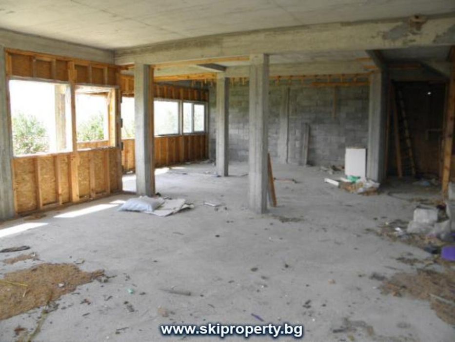 Имот с гледки към планината в Гуцал!