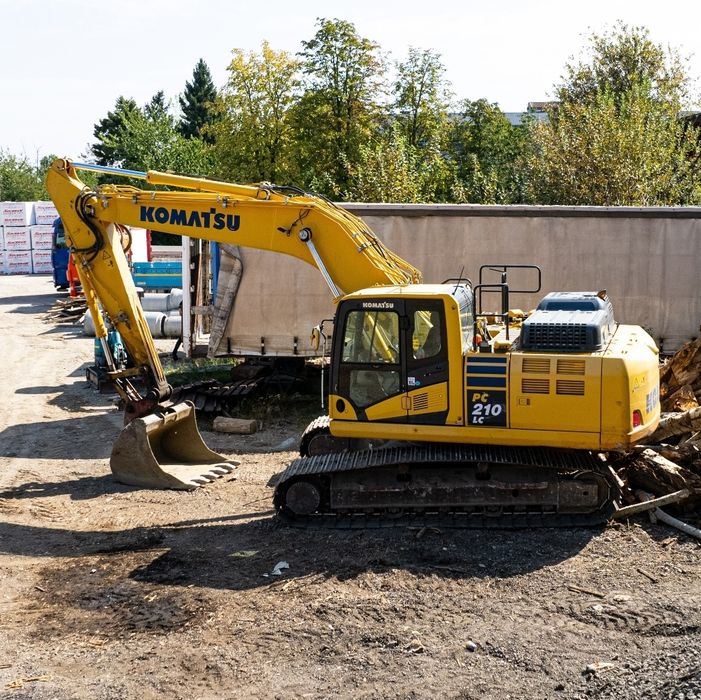 Inchiriez excavator Komatsu 23 tone