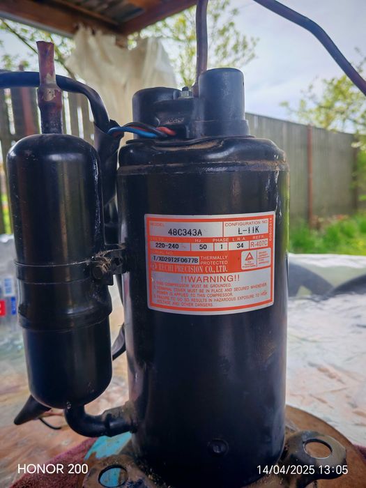 Vând compresor aer condiționat Model 48C343A .