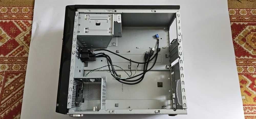Carcasa PC , Model PC MT 16 TYP MED MT745G .