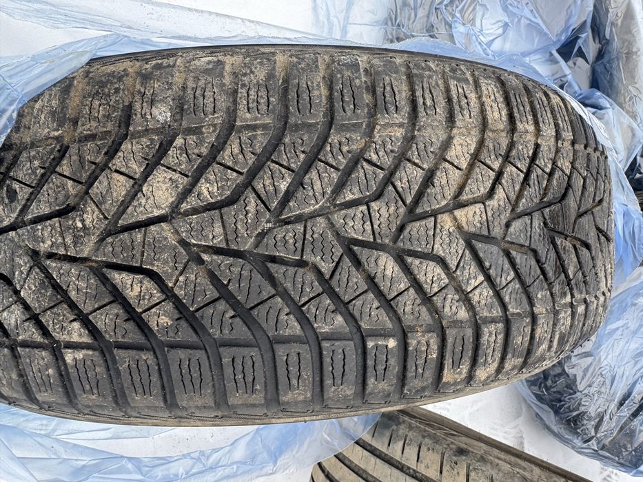 Шины R18 235/60 все сезонные