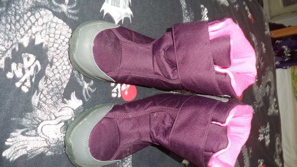 Продавам почти нови детски   ботуши  QUECHUA  от Декатлон - 38 номер