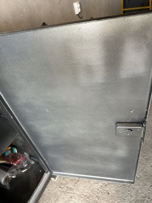 Сейф металически