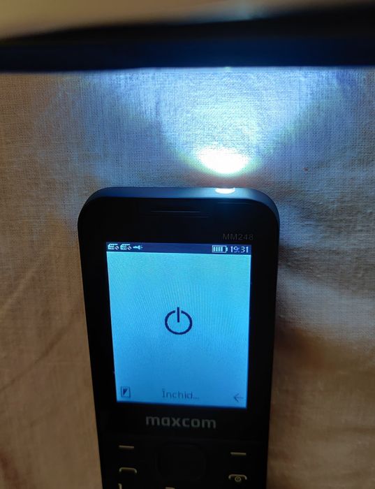 Telefon Dual SIM  Lanternă Card memorie Cameră Baterie durabilă