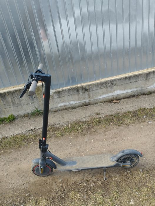 Vând trotinetă electrică Xiaomi.