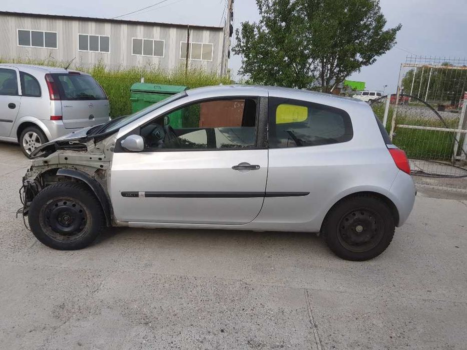 Dezmembrez Renault Clio III 1.5 dci k9k-t7 86 cai euro 4