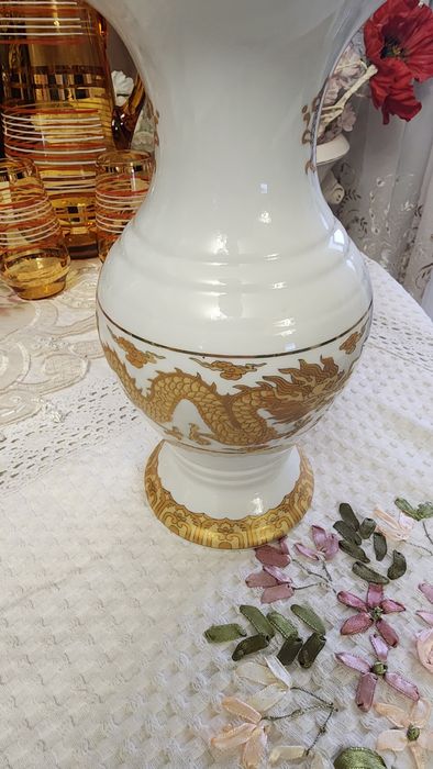 Белая Ваза из Вьтенама