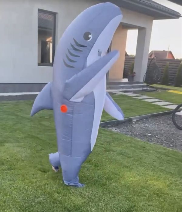 Акула -надувной костюм