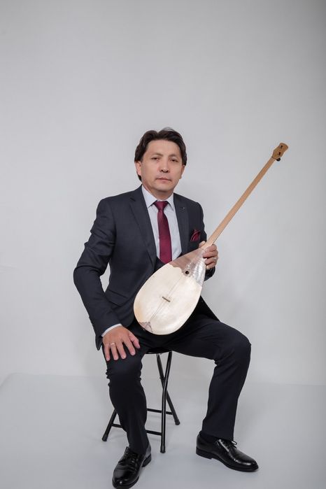 Тамада, Асаба Ермек.