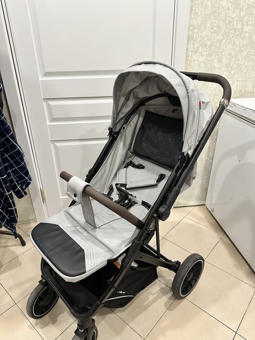 Продам прогулочную коляску