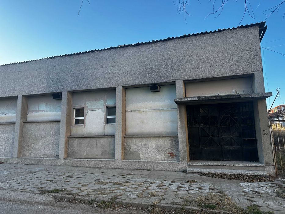 Дава се под наем Промишлена сграда в Чирпан - 560 кв.м за 571.2 € - Снимка #2