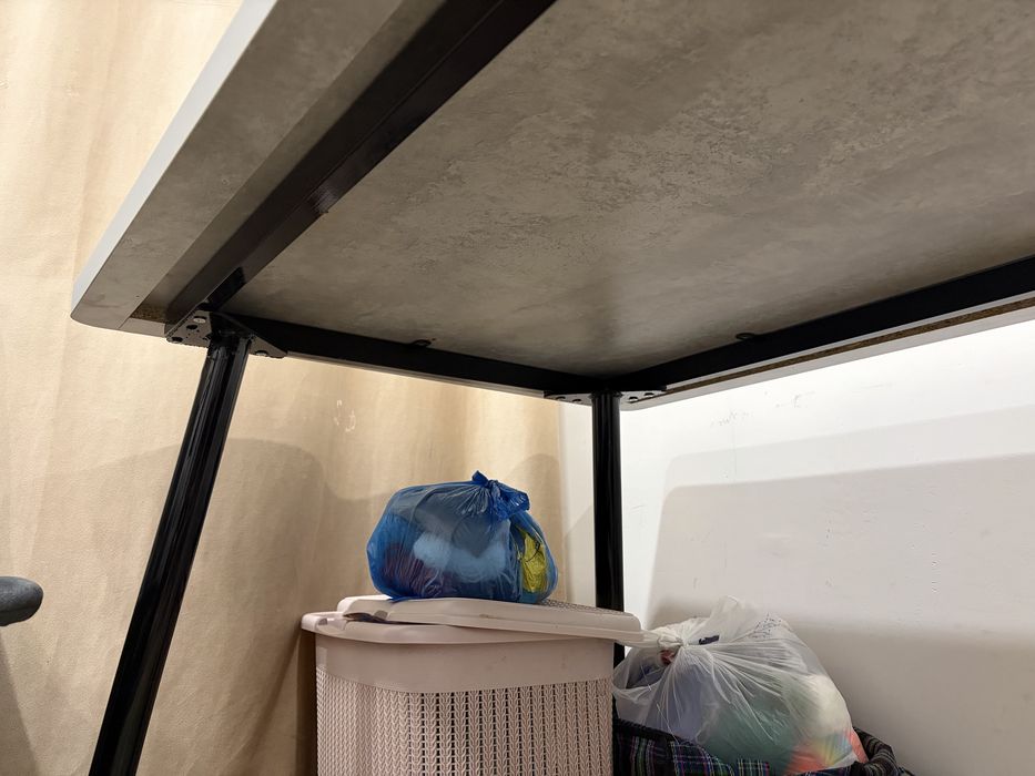 Обеденный стол в отличном состояний