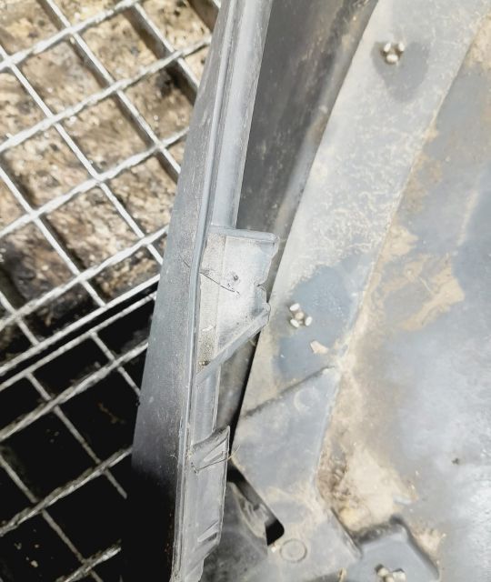 Bara fata inferioara cu grila radiator 622352140r Renault Captur 2  [din 2019 pana  2020] seria