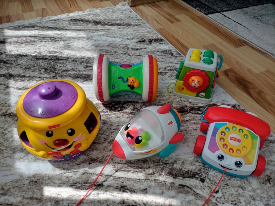 Vând lot jucari  Fisher Price și Chicco