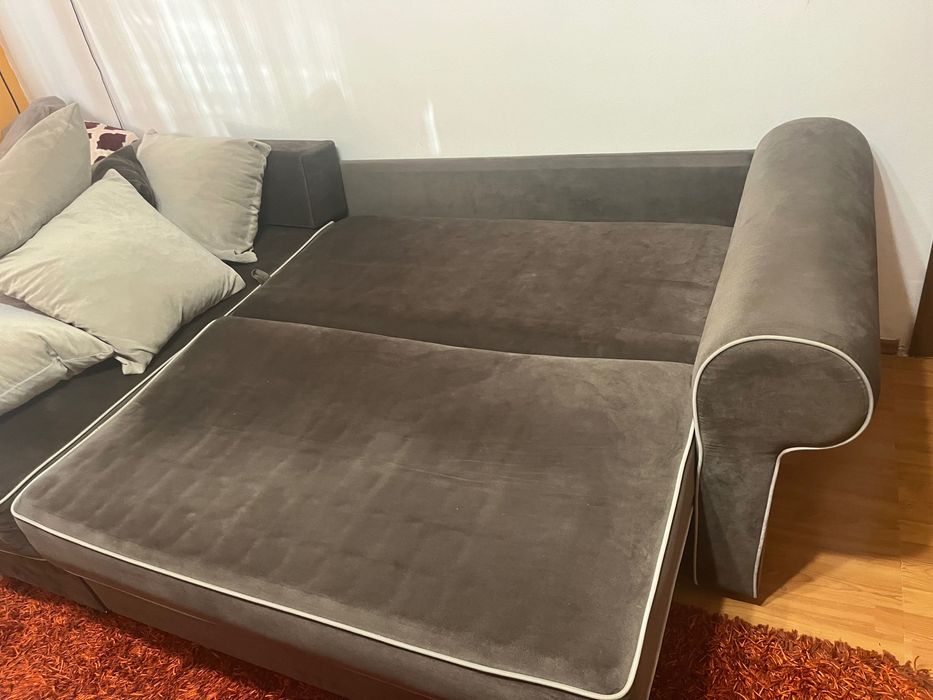 Vand coltar extensibil, stare foarte buna, 2,6 m x 1,5 m, cu lazi de depozitare sub ambele laturi