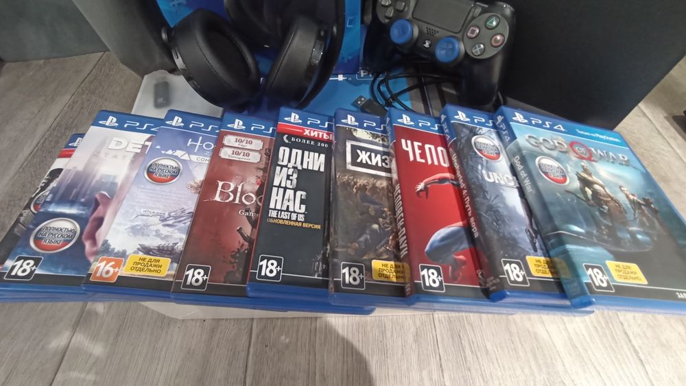 Sony PS4 Pro 1 Tb + 9 дисков с играми