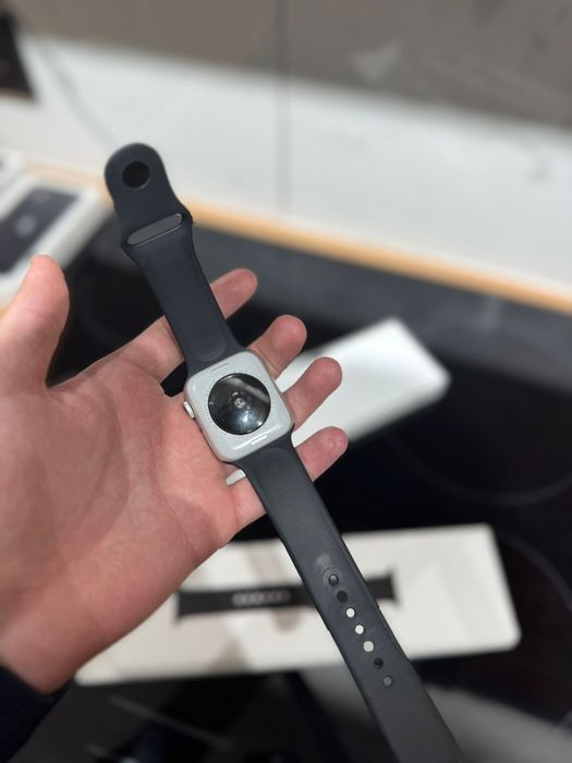 Продам Apple watch se2 44mm