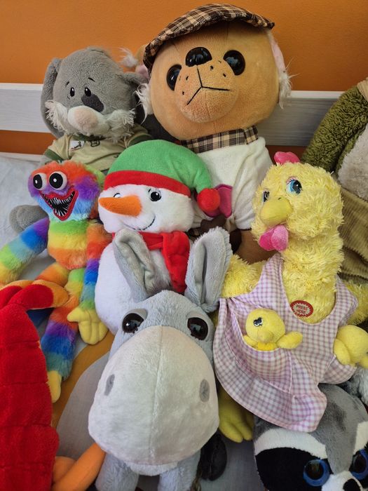 Плюшени играчки, както е показано на снимките