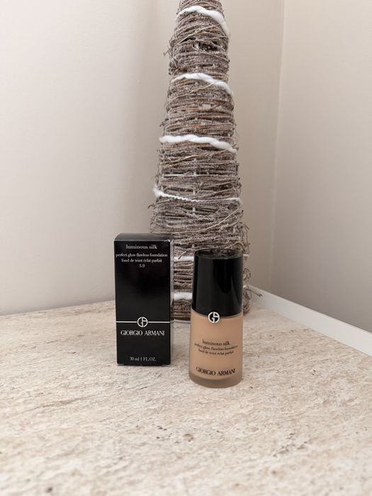 Armani Luminous Silk фон дьо тен