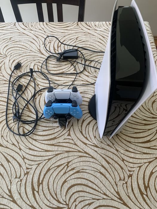 Play Station 5 ca NOU + 2 controllere si incarcator pt ele - REDUS
