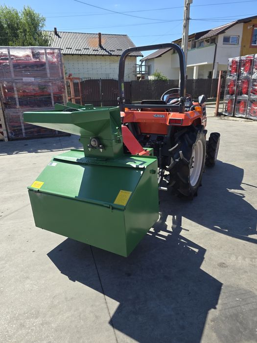 Moara cereale atașat la tractor