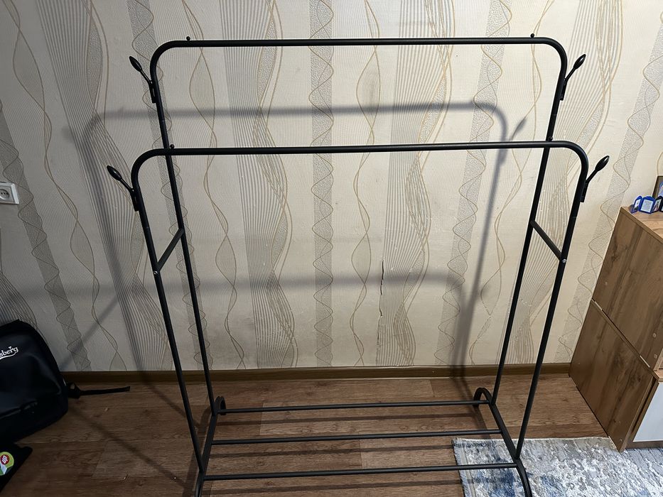 Стойка для одежды