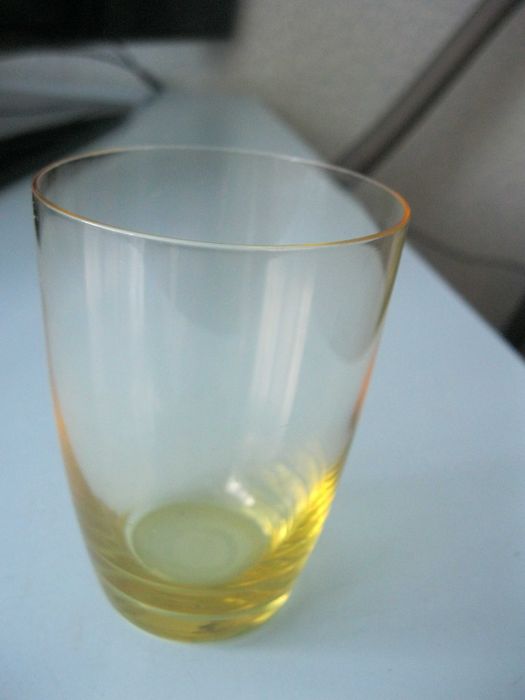 Продам тарелки IKEA ,вазы, графин, стаканы