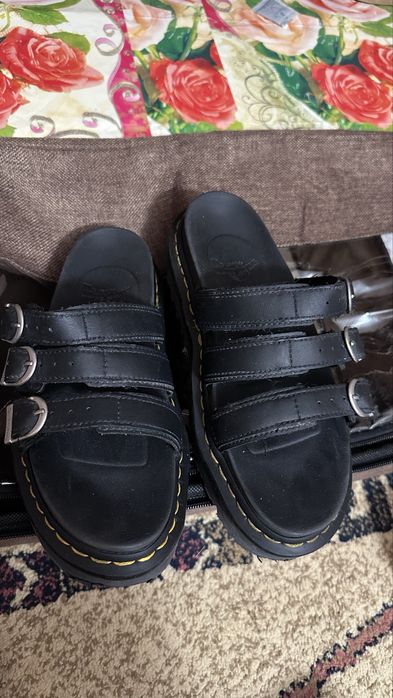 Летние сандали от Dr. Martens