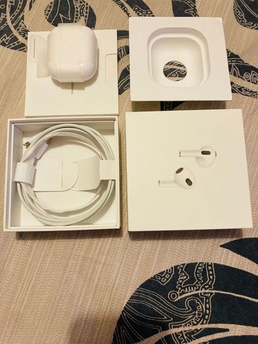 Предлагам слушалки AirPods 3