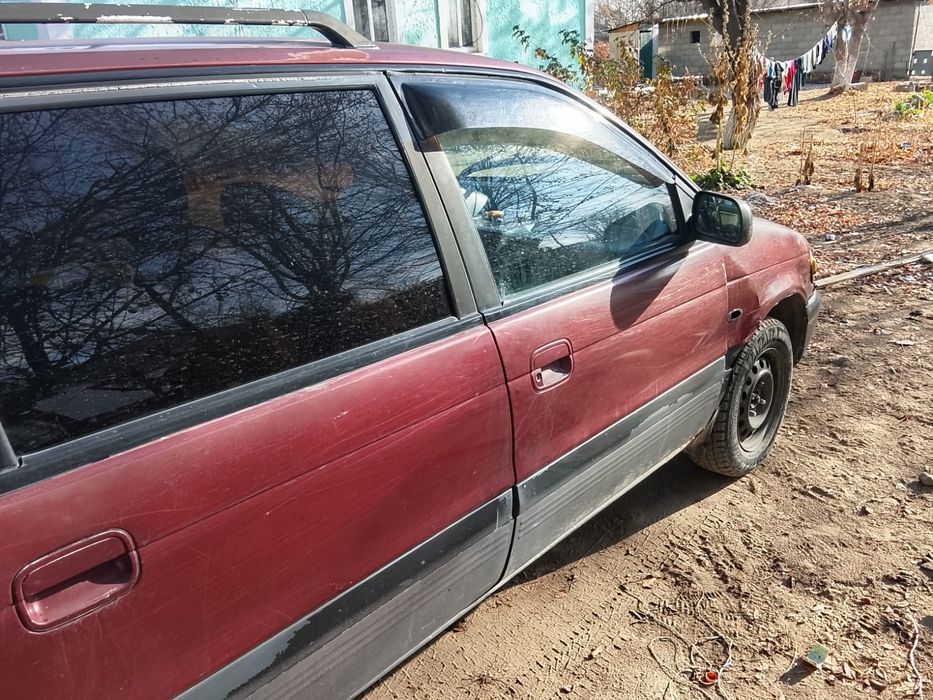 Mitsubishi 1993 space wagon