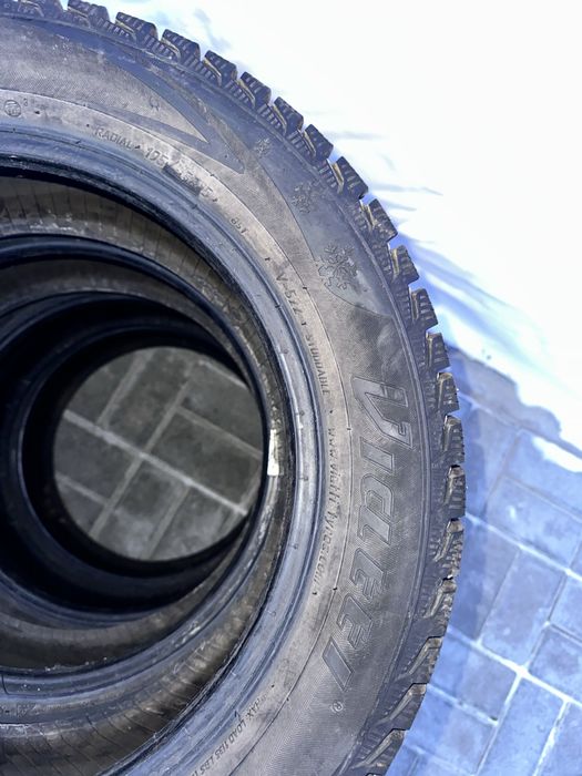 Комплект зимних шин Viatti