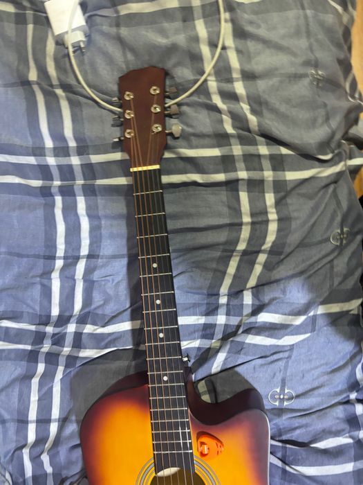 продается гитара