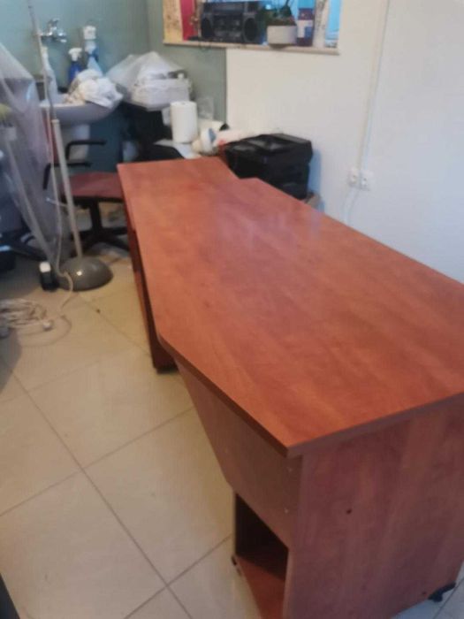 Продавам спешно Нови бюра