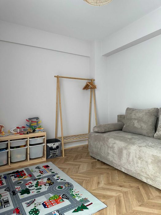 De închiriat – Apartament modern 3 camere, cu piscină și parcare