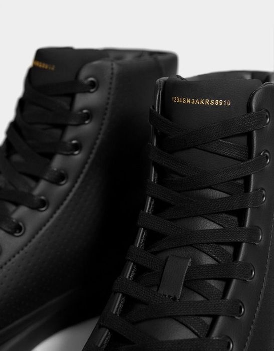 BERSHKA 41 размер и LANDROVER 40 размер