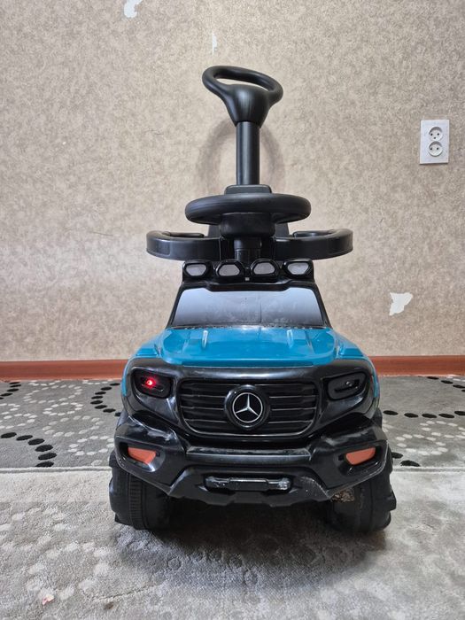 Машинка детская,можно катать сзади