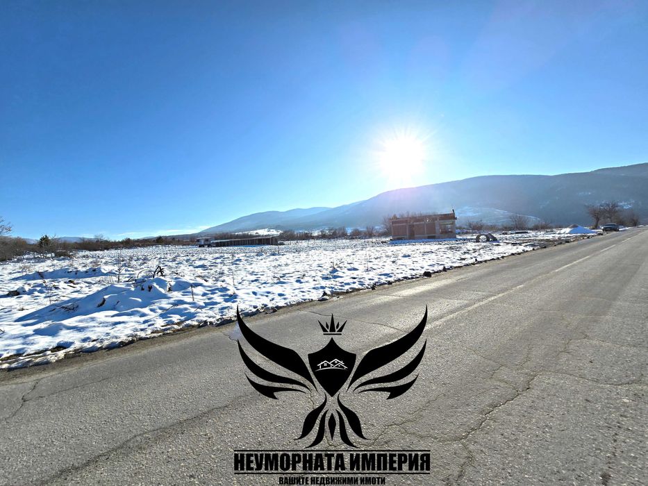 Продавам земя/имот/парцел 1411кв. УПИ в с.Мулдава, първа линия