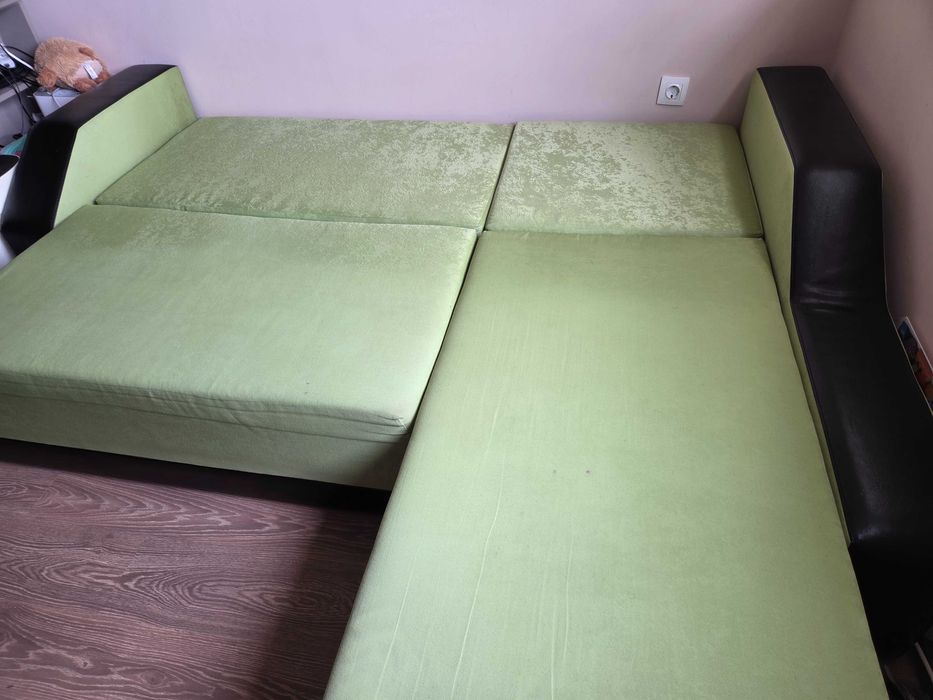 Ъглов диван с функция сън