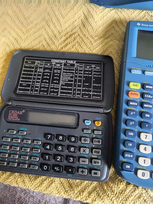 3 броя калкулатори Texas Instruments TI-82 STATS