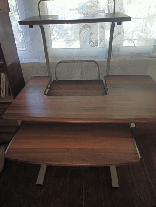 Компьютерный стол.