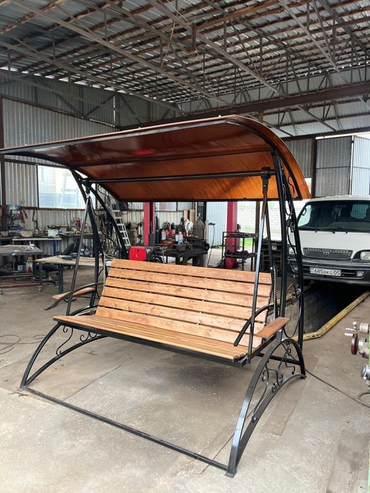 Беседка качеля для  сада и во двор