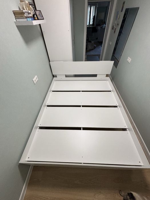 продам белую КРОВАТЬ и матрас