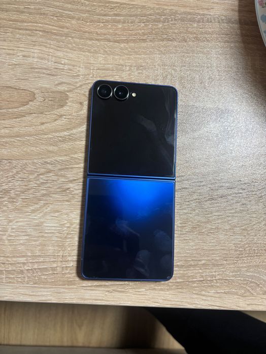 Samsung Galaxy Z Flip7 256GB като нов