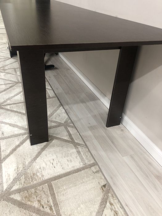 Продам стол обеденный