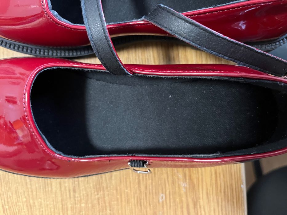 Дамски лачени обувки